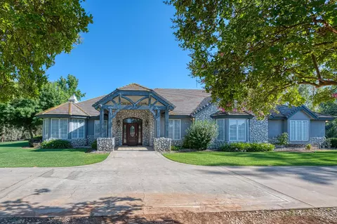 10673 E Bullard Ave, Clovis, CA 93619