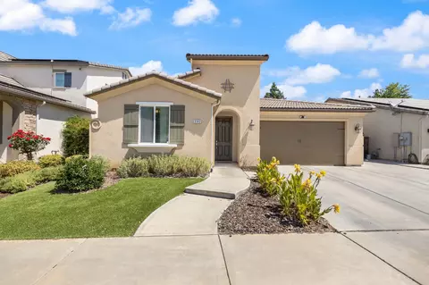 3143 Celeste Ave, Clovis, CA 93619