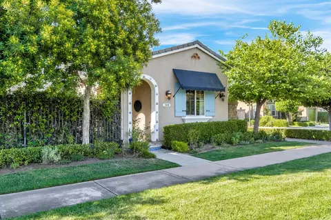 Exterior - 3800 Heritage Ave, Clovis, CA 93619 photo 3 of 9