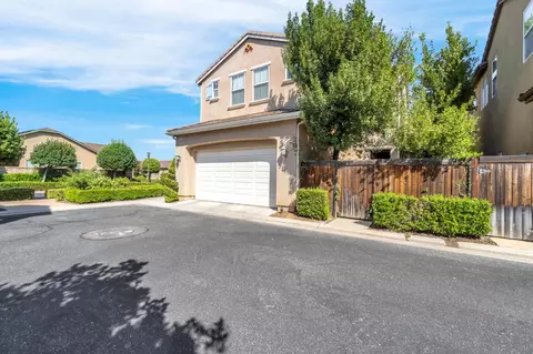 Exterior - 3800 Heritage Ave, Clovis, CA 93619 photo 7 of 9