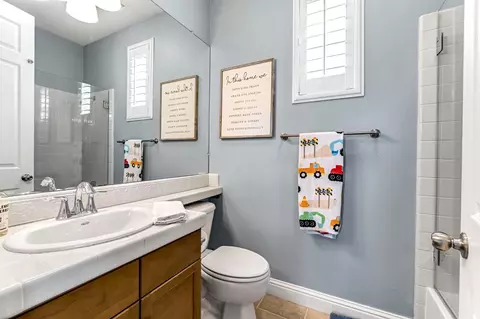 Bath - 3800 Heritage Ave, Clovis, CA 93619 photo 4 of 5