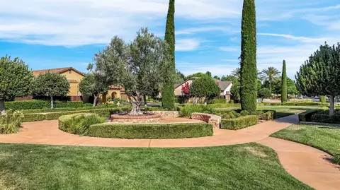 Exterior - 3800 Heritage Ave, Clovis, CA 93619 photo 8 of 9