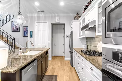 Kitchen - 3800 Heritage Ave, Clovis, CA 93619 photo 5 of 6
