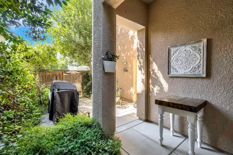 Exterior - 3800 Heritage Ave, Clovis, CA 93619 photo 6 of 9