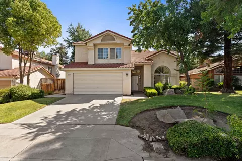 1008 Edgemont Dr, Fresno, CA 93720