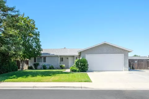 1763 Norwich Ave, Clovis, CA 93611