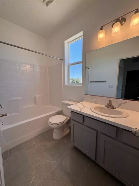 Bath - 412 W Escalon, Clovis, CA 93612 photo 2 of 3