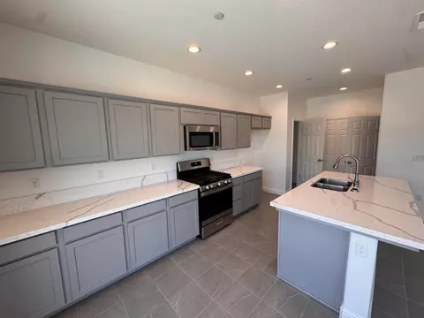 Kitchen - 412 W Escalon, Clovis, CA 93612 photo 2 of 2