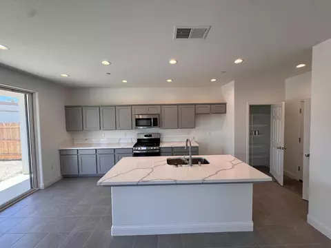 Kitchen - 412 W Escalon, Clovis, CA 93612 photo 1 of 2