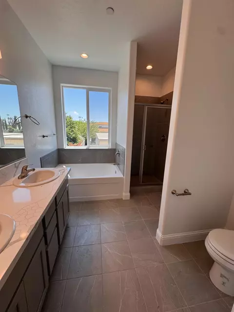 Bath - 412 W Escalon, Clovis, CA 93612 photo 1 of 3