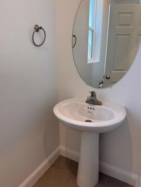 Bath - 412 W Escalon, Clovis, CA 93612 photo 3 of 3