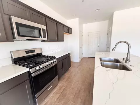 Kitchen - 454 W Windsor, Clovis, CA 93612 photo 1 of 2