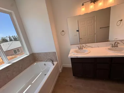 Bath - 454 W Windsor, Clovis, CA 93612 photo 1 of 4
