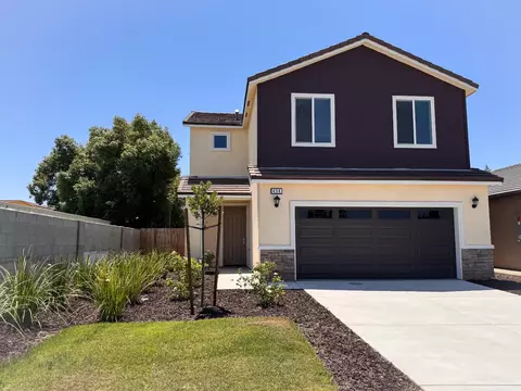 454 W Windsor, Clovis, CA 93612