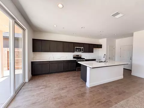 Kitchen - 454 W Windsor, Clovis, CA 93612 photo 2 of 2