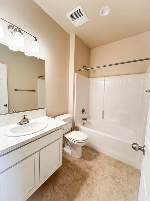 Bath - 454 W Windsor, Clovis, CA 93612 photo 4 of 4