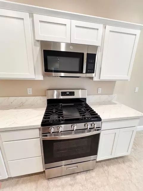Kitchen - 467 W Gibson, Clovis, CA 93612 photo 2 of 2