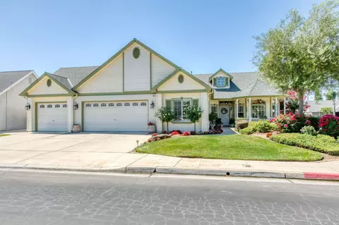 212 W Everglade Ave, Clovis, CA 93619 photo 1