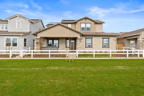 1136 Dana Ln W, Madera, CA 93636