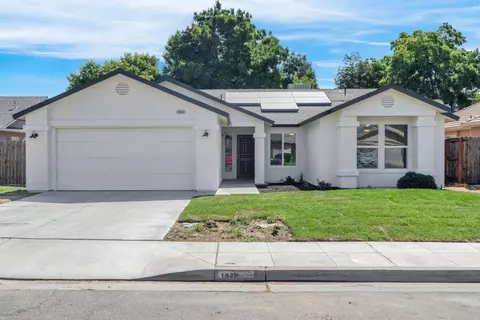 1033 Cypress Ct, Madera, CA 93637