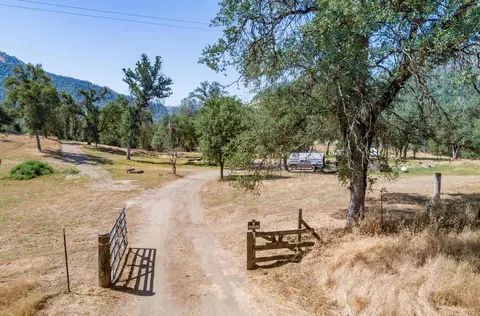 33188 Sycamore Rd, Tollhouse, CA 93667