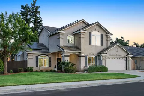 632 W Palo Alto Ave, Clovis, CA 93612