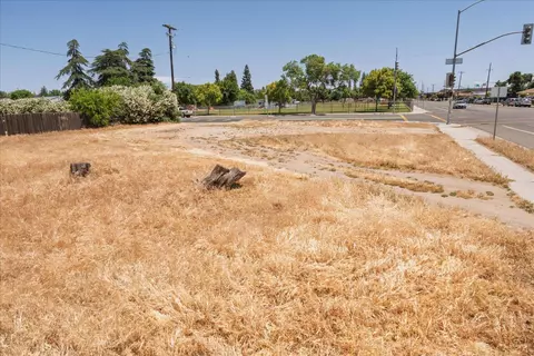4615 N Maple Ave, Fresno, CA 93726