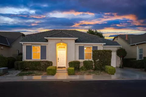 1935 N Glen Alva Ln, Clovis, CA 93619
