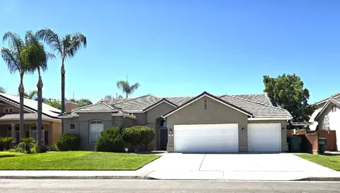 845 E Redwood Cir, Hanford, CA 93230
