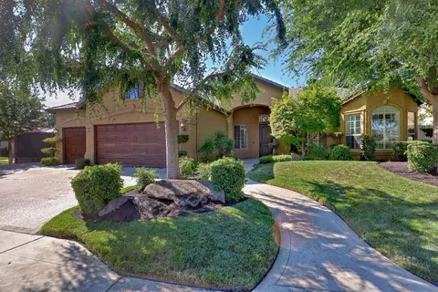 1881 Richert Ave, Clovis, CA 93611