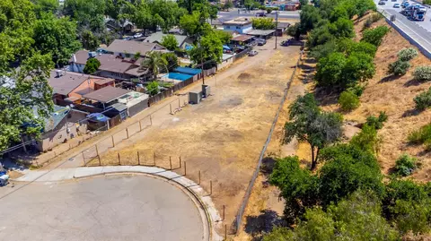 824 N Thesta Ave, Fresno, CA 93701