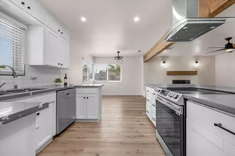 652 E Portals Ave, Fresno, CA 93710