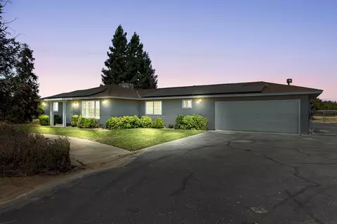 570 S Lassen Ave, Kerman, CA 93630