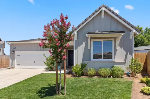 1567 Las Rosas Ave, Clovis, CA 93619