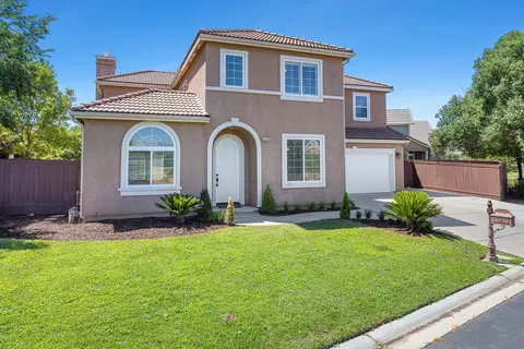 4160 N Creekbend, Clovis, CA 93619