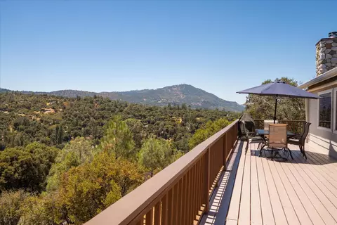 39397 Moonray Ln, Oakhurst, CA 93644