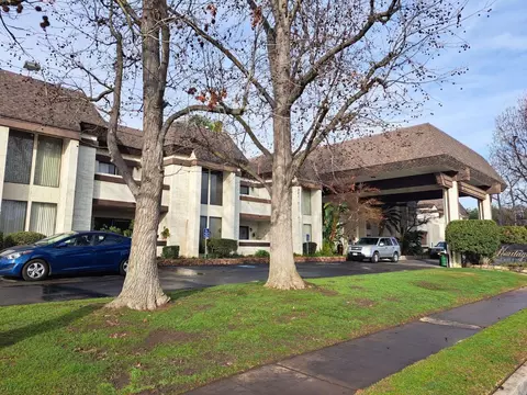 4919 N Millbrook Ave #123, Fresno, CA 93726
