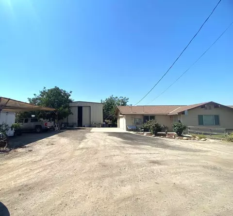 875 W Laguna Ave, Riverdale, CA 93656