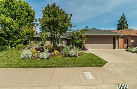 852 E Catalina Cir, Fresno, CA 93730