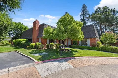 2812 W Kensington Ln, Fresno, CA 93711