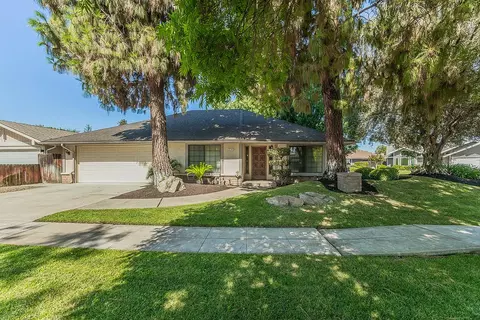 8189 N Angus St, Fresno, CA 93720