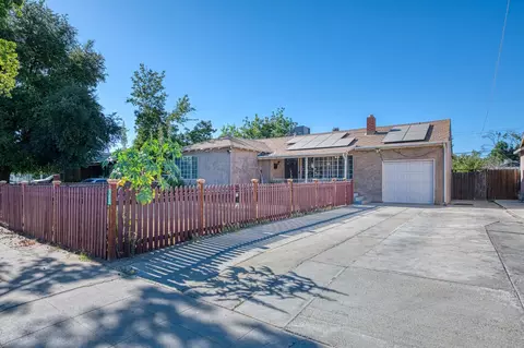 2323 E University, Fresno, CA 93703