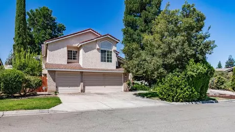 793 E Buckhill Rd, Fresno, CA 93720