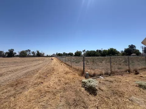 1 E 3rd St, Hanford, CA 93230