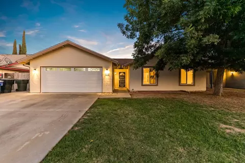 1001 Lakewood Dr, Hanford, CA 93230