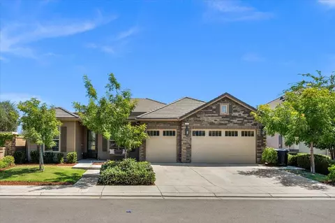 736 Ponderosa Way W, Madera, CA 93636