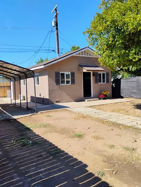 824 Columbia St, Madera, CA 93638