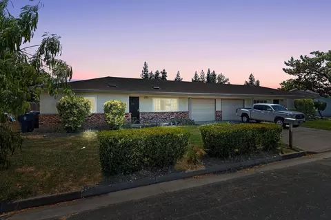 208 El Dorado Dr, Madera, CA 93637