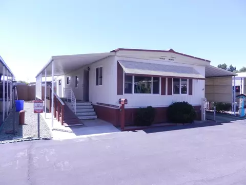 1724 Minnewawa Ave #211, Clovis, CA 93612