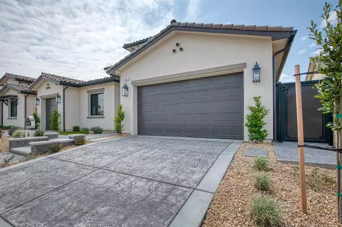 2841 E Beech Tree Dr, Fresno, CA 93730